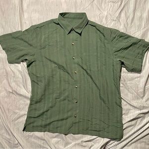 men’s sage short sleeve button up (L)
